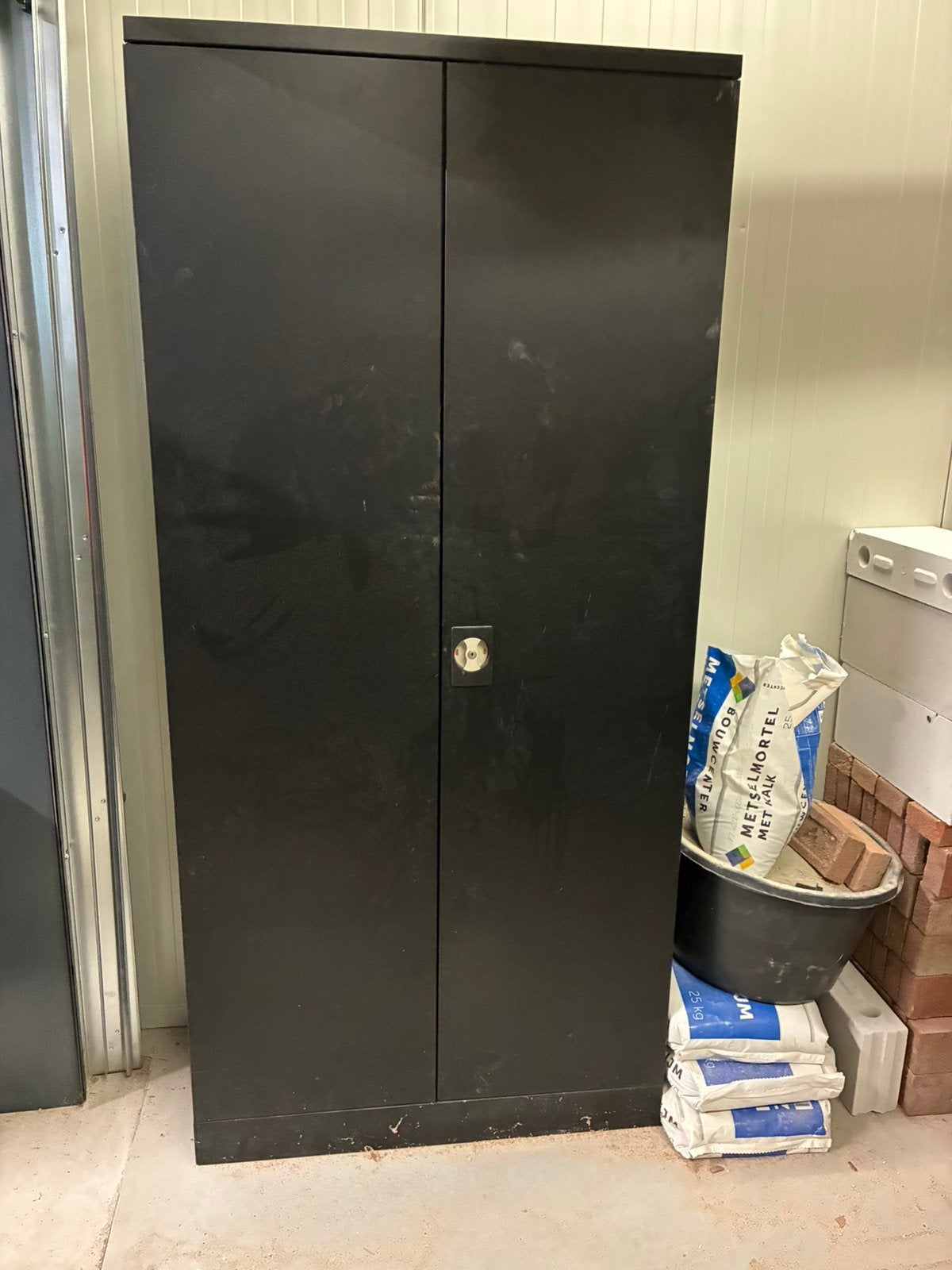 Metalen kast, Huis en Inrichting, Kasten | Roldeurkasten en Archiefkasten, Ophalen, Zo goed als nieuw, 25 tot 50 cm, 50 tot 100 cm