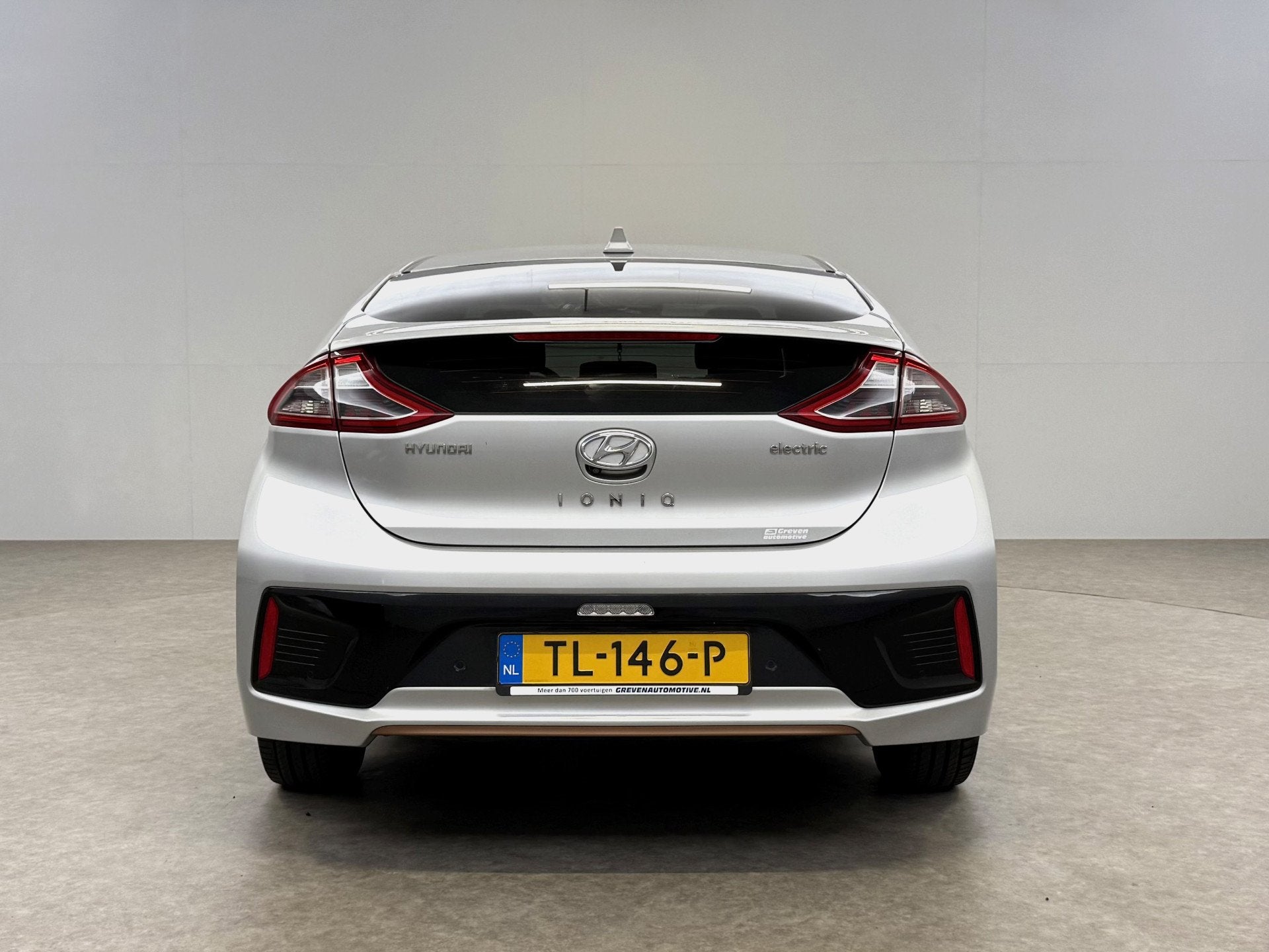 Foto 10 van Hyundai IONIQ Premium EV | Snelladen | SOH 87% | Pano | Stoe
