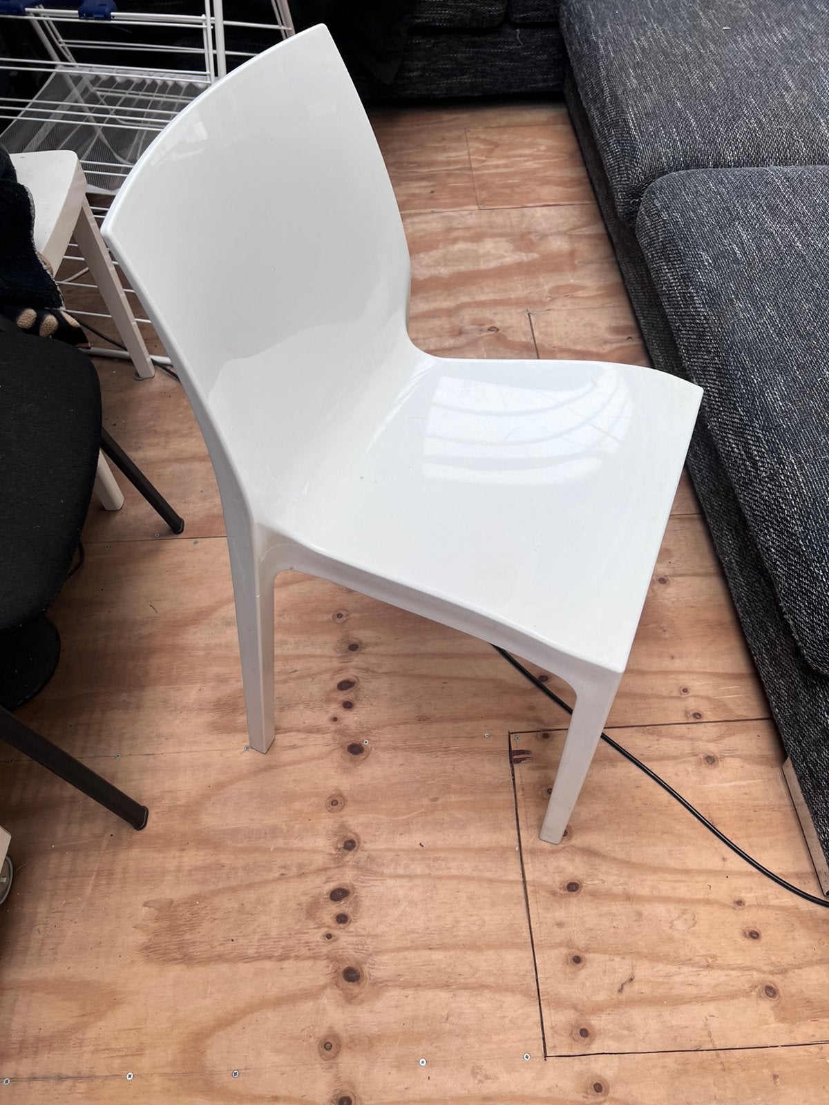 Te koop: Eetkamer stoelen. 4 verschillende desgins. Wit., Ophalen, Gebruikt, Wit, Vier