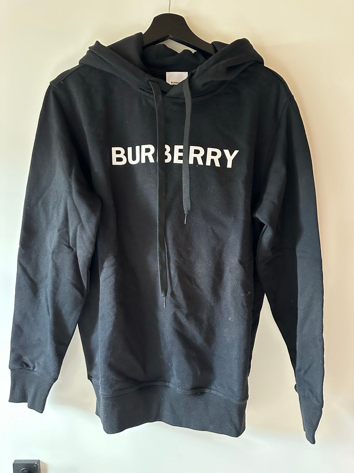 Burberry Hoodie Maat M - Zwart met Wit Logo, Kleding | Heren, Truien en Vesten, Ophalen of Verzenden, Nieuw, Maat 48/50 (M), Zwart