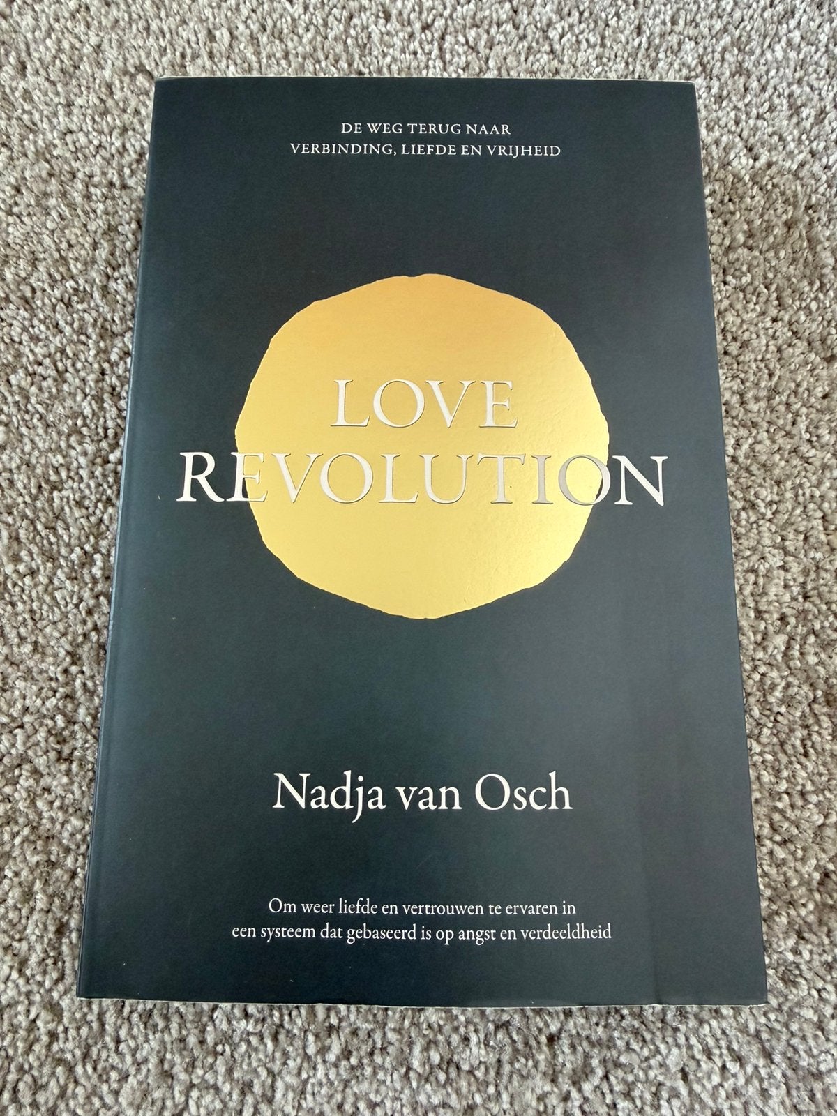 Love revolution - Nadja van Osch, Verzenden, Zo goed als nieuw