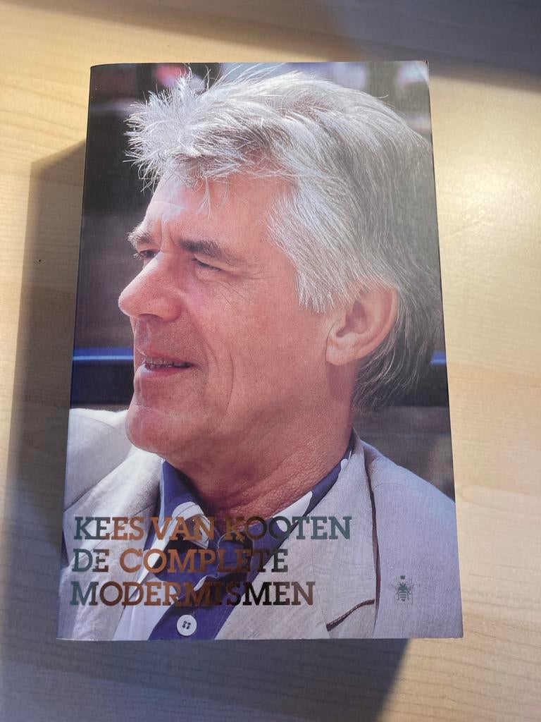 Kees van Kooten - De complete modernismen, Ophalen of Verzenden, Gelezen, Nederland