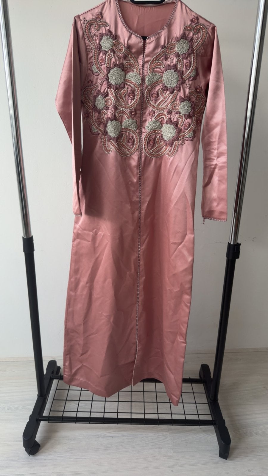 Roze Kaftan met Borduurwerk - Maat M, Kleding | Dames, Jurken, Zo goed als nieuw, Maat 38/40 (M), Roze, Onder de knie, Ophalen of Verzenden