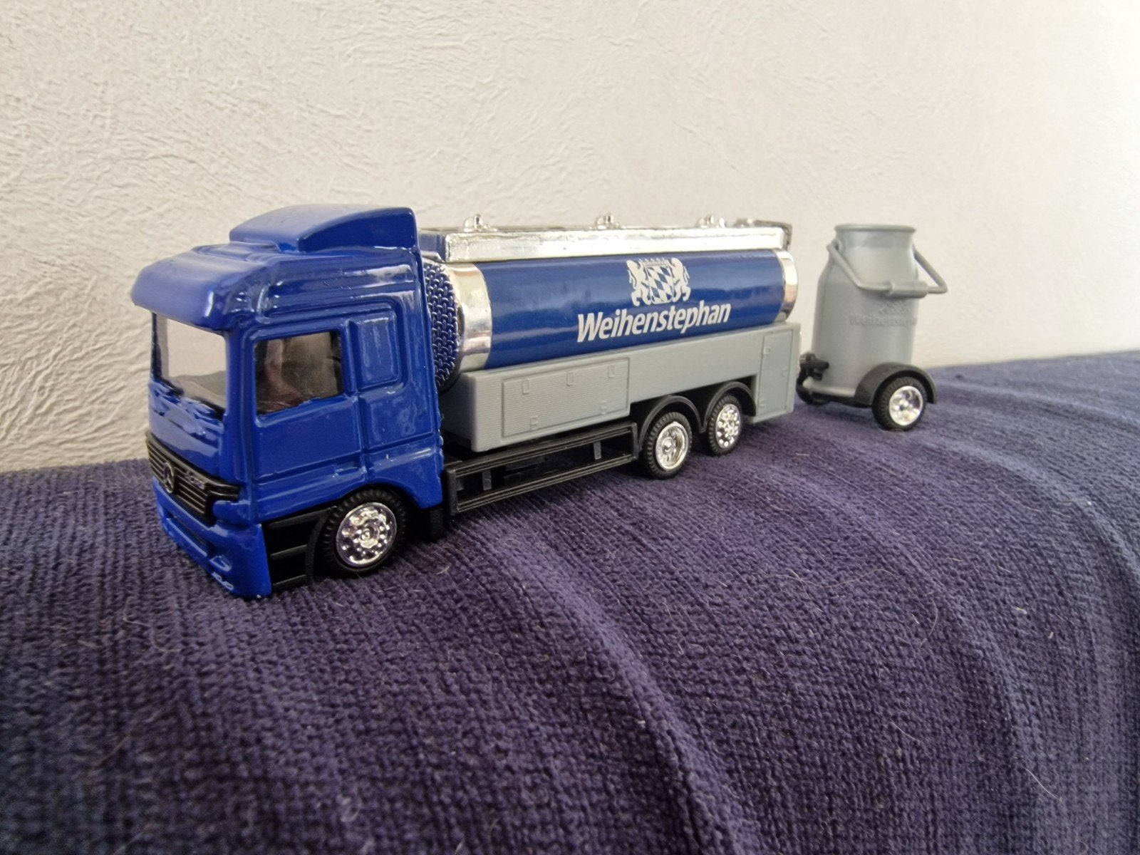Siku Mercedes-Benz Weihenstephan Melkwagen met aanhanger, Ophalen of Verzenden, Nieuw