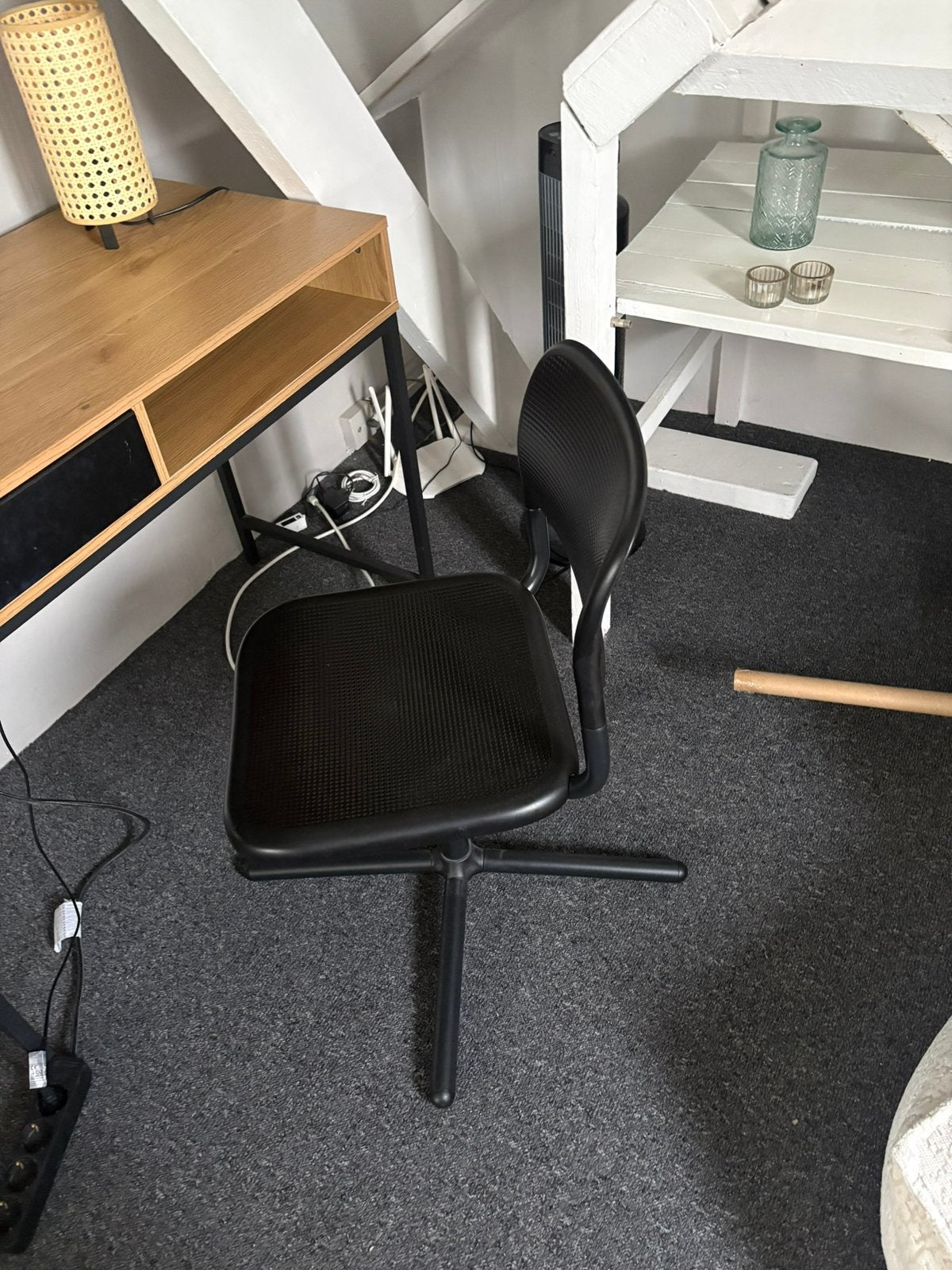 Foto 4 van Bureau van Jysk met stoel van Ikea