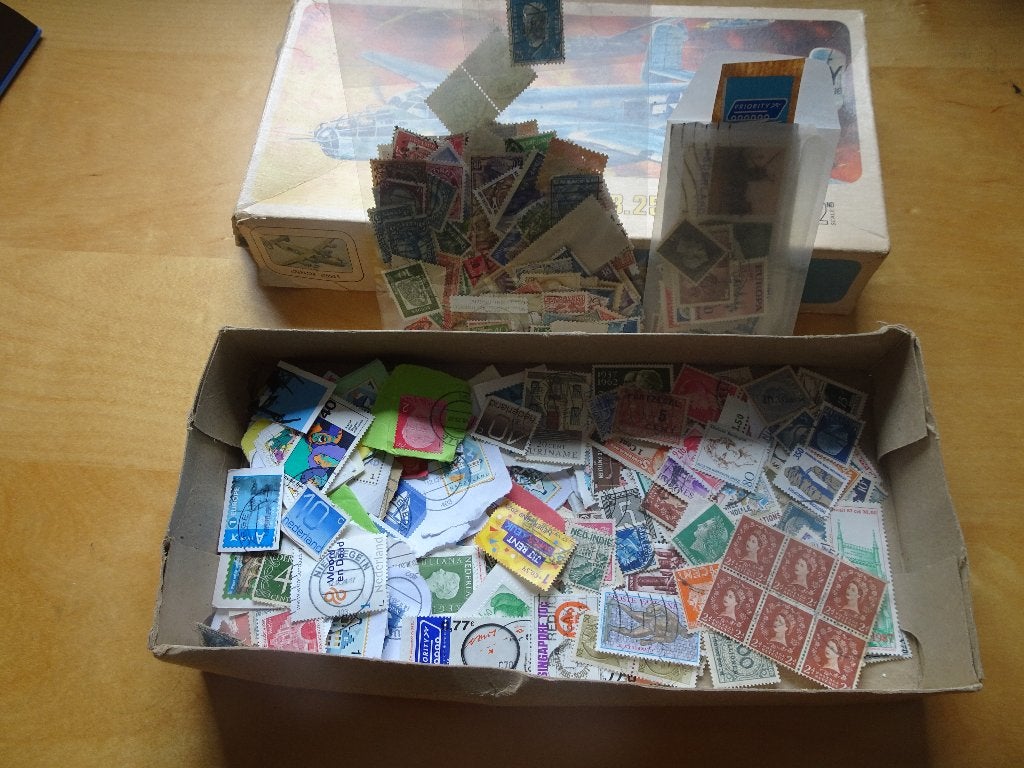 Doosje met postzegels, Ophalen of Verzenden, Nederland en Buitenland