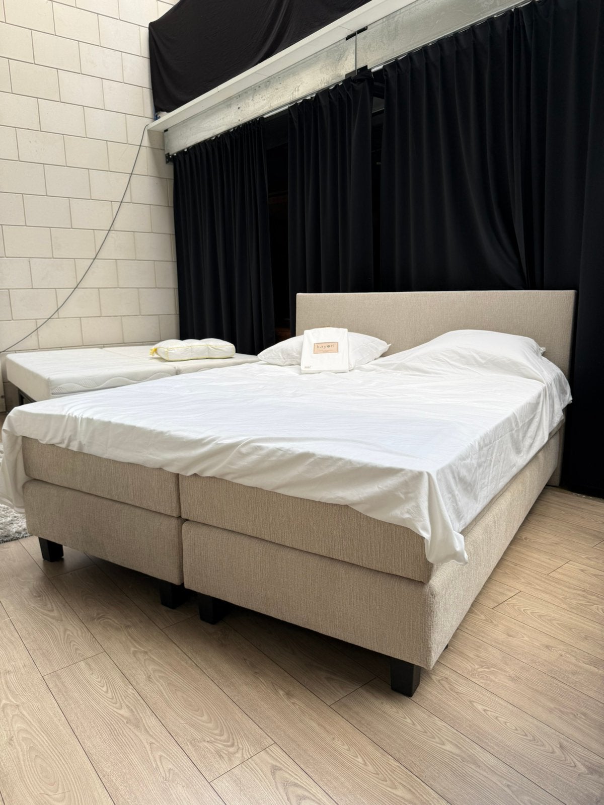 Buitenkansje - Nieuwe Boxspring 180x210 Beige MOET WEG, Tweepersoons, Ophalen of Verzenden, Zo goed als nieuw, 180 cm