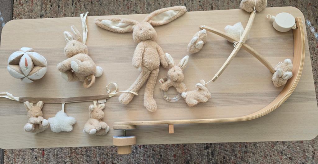 Little dutch, muziekmobiel, knuffel, wagenspanner konijntjes, Ophalen of Verzenden, Zo goed als nieuw, Mobiel, Met geluid