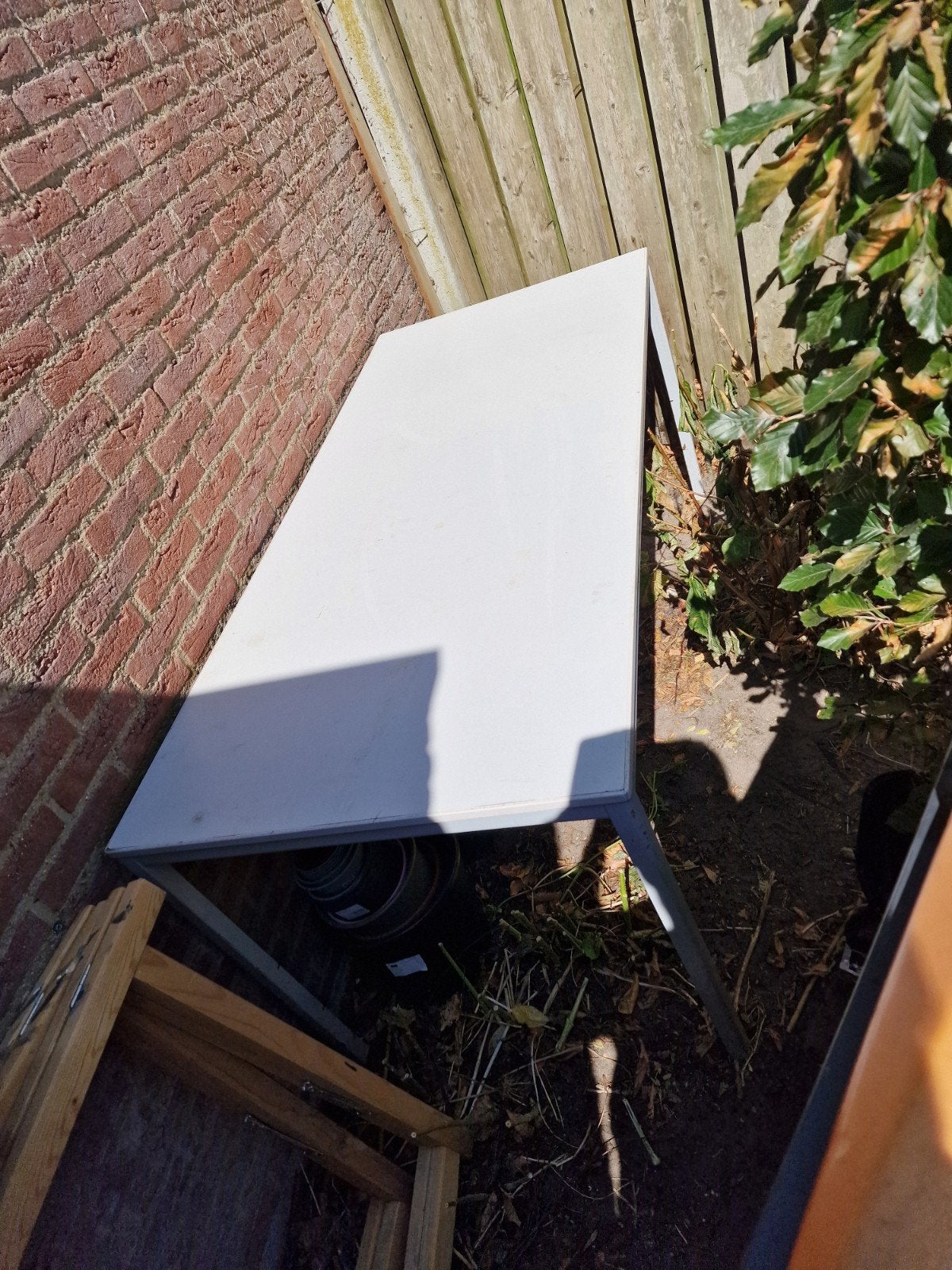 Stevige werktafel / bureau met stalen onderstel (165x75 cm), Ophalen, Gebruikt