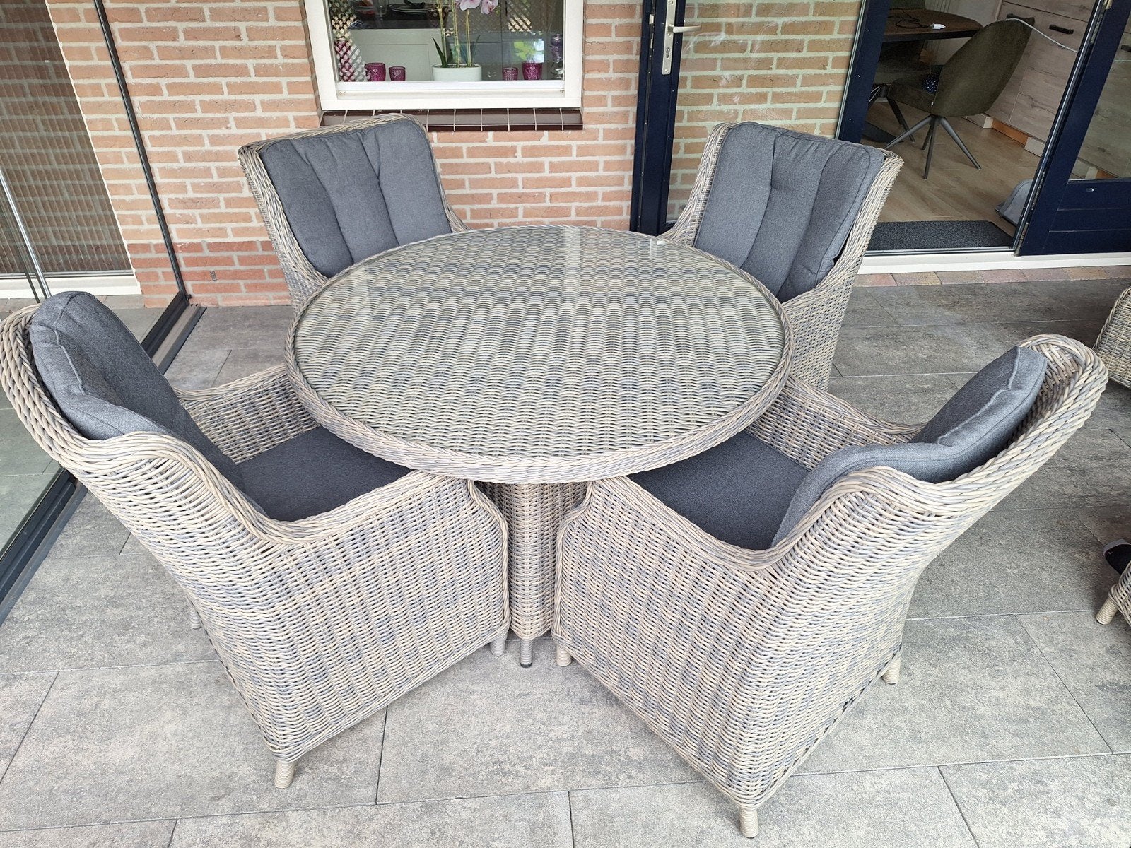 Garden Collections Buckingham ronde tafel glas met 4 stoelen, Tuin en Terras, Tuinsets en Loungesets, Ophalen, Zo goed als nieuw