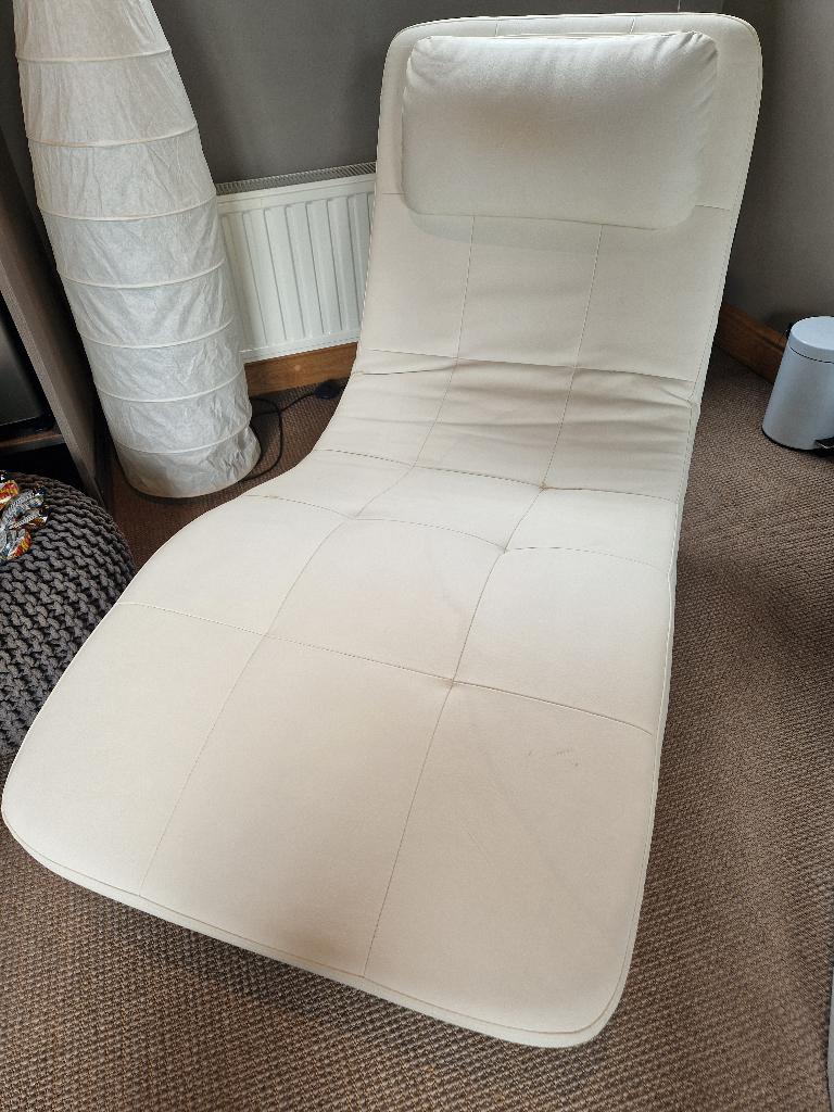 Relaxfauteuil Wit - Kunstleer, Huis en Inrichting, Fauteuils, Zo goed als nieuw, Leer, Metaal, 50 tot 75 cm, 150 cm of meer, Ophalen of Verzenden