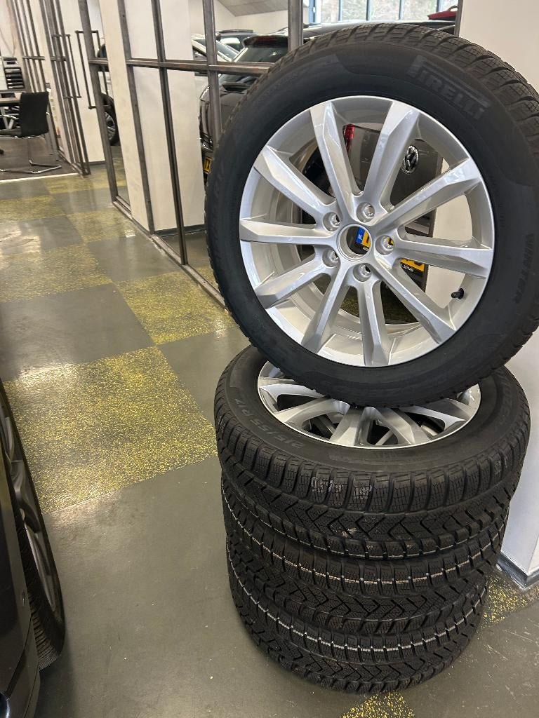 Passat  Originele winterset s 17 inch VAG groep v/a € 350.-, Banden en Velgen, 17 inch, Personenwagen, 205 mm