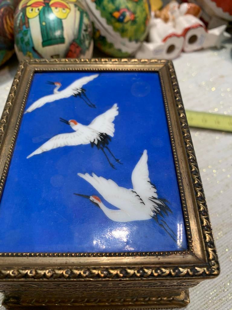 Antieke sigarettendoos koper porselein ooievaars gedecoreerd, Antiek en Kunst, Ophalen of Verzenden