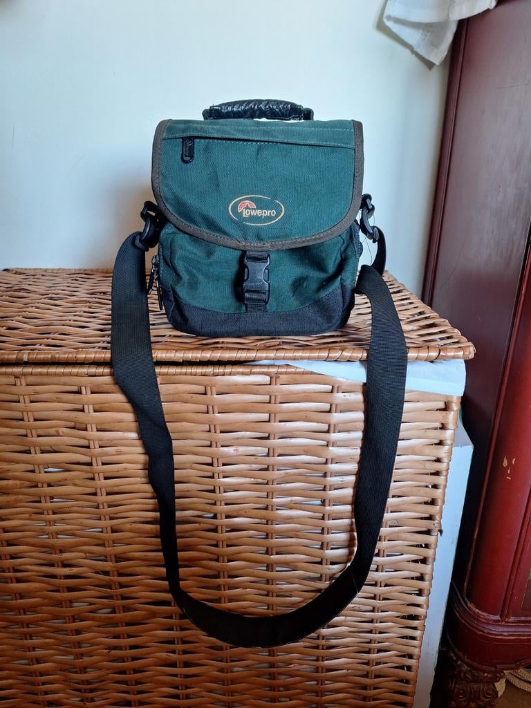 Cameratas Lowepro Nova Mini donkergroen, Audio, Tv en Foto, Fotografie | Fototassen, Ophalen, Schoudertas, Lowepro
