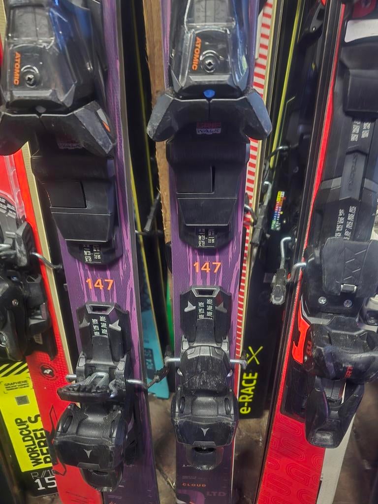 147cm ATOMIC REDSTER QLTD DAMES CARVE SKIS, Sport en Fitness, Skiën en Langlaufen, 160 tot 180 cm, Ophalen of Verzenden, Zo goed als nieuw
