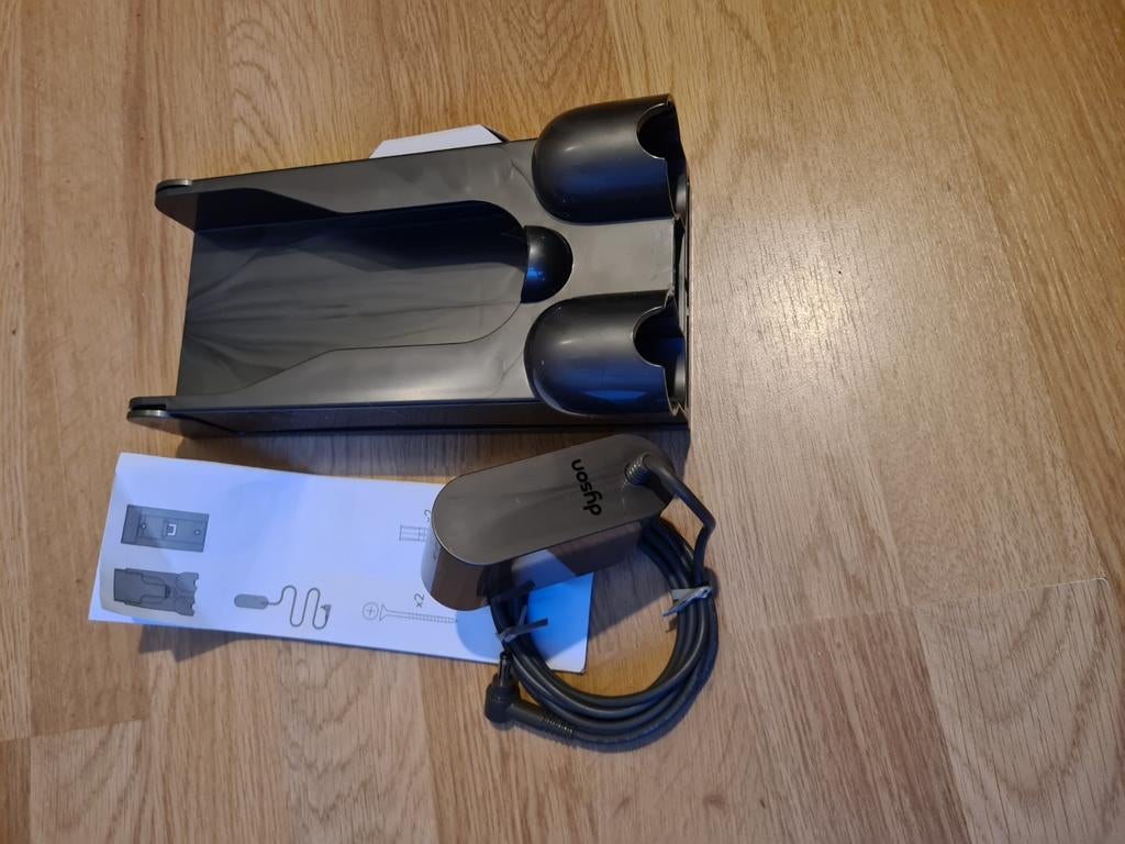 Nieuwe Originele Dyson V11 Oplader en Muurbeugel., Ophalen of Verzenden, Nieuw, Reservoir, Minder dan 1200 watt