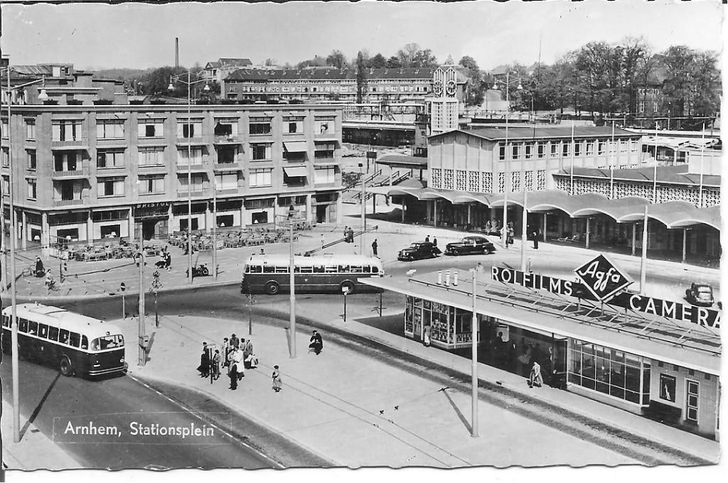 Arnhem Stationsplein., Ophalen of Verzenden, 1960 tot 1980, Gelopen, Gelderland
