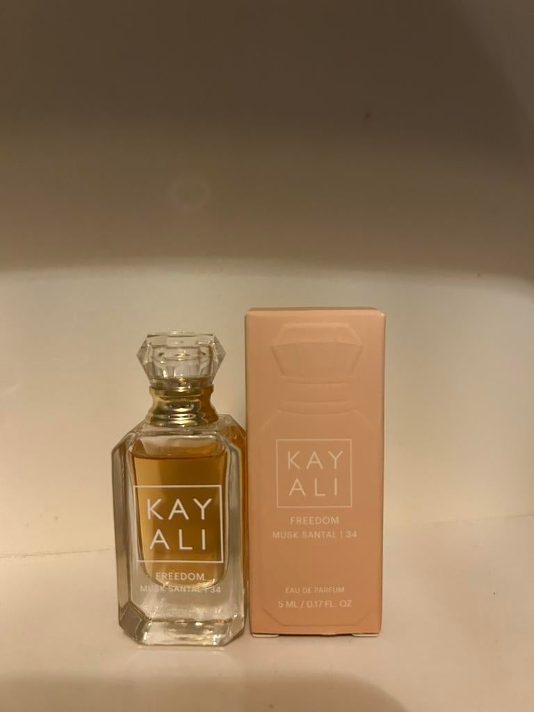 Kayali freedom musk santal eau de parfum 5ml miniatuur, Verzamelen, Parfumverzamelingen, Verzenden, Nieuw