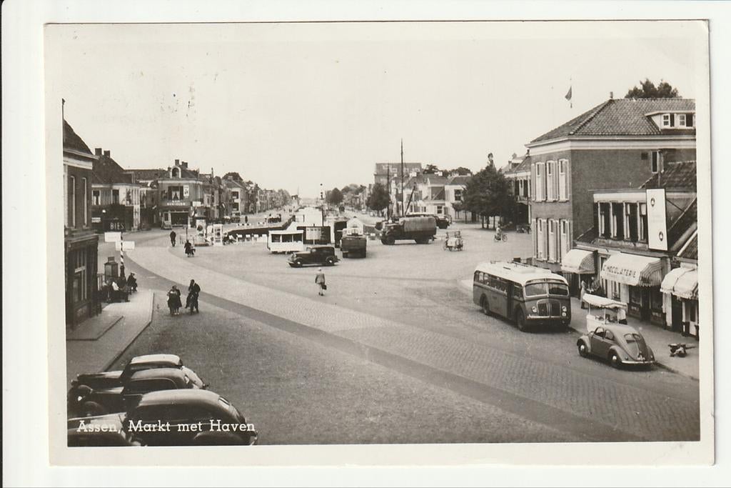 ASSEN MARKT MET HAVEN KIOSK LEGERTRUCK NTM VOLVO? HAINJE BUS, Ophalen of Verzenden, 1940 tot 1960, Gelopen, Drenthe