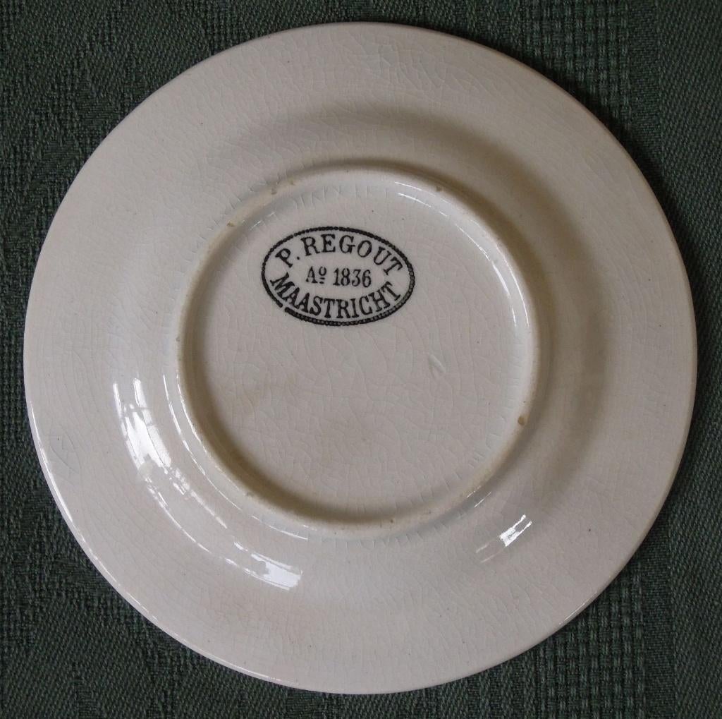 Nr G65: 8 Regout bordjes kinderserviesje 1880, Antiek en Kunst, Antiek | Servies los, Ophalen of Verzenden