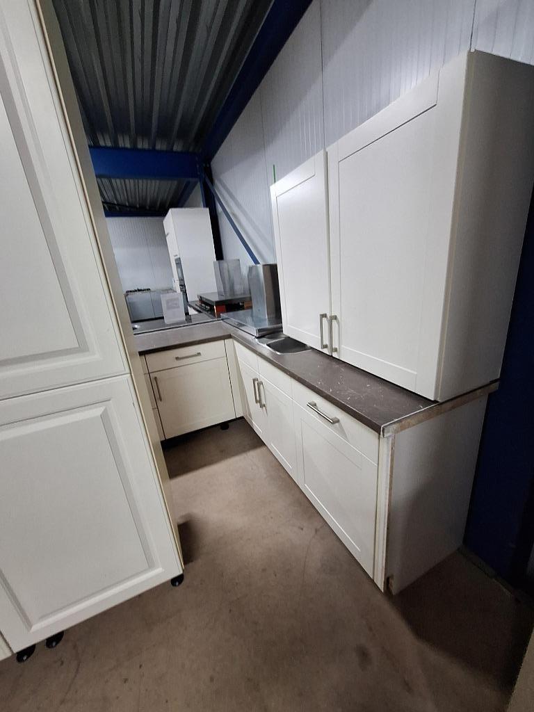 Complete keuken 2836 is nu afgeprijsd van €2999 naar €2299, Ophalen of Verzenden, Zo goed als nieuw, Hoekkeuken, Met kookeiland