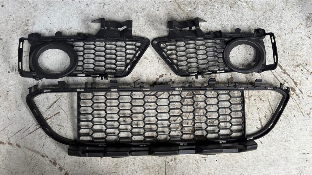 BMW 3 Serie F30 F31 M Voorbumper nieuwe ( made in taiwan ), Voor, Nieuw, Ophalen of Verzenden, Bumper