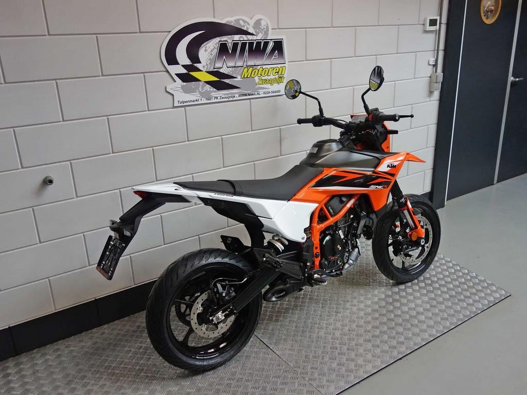 KTM 125 SMC R (bj 2025), KTM, Bedrijf, Onbekend, 125 cc