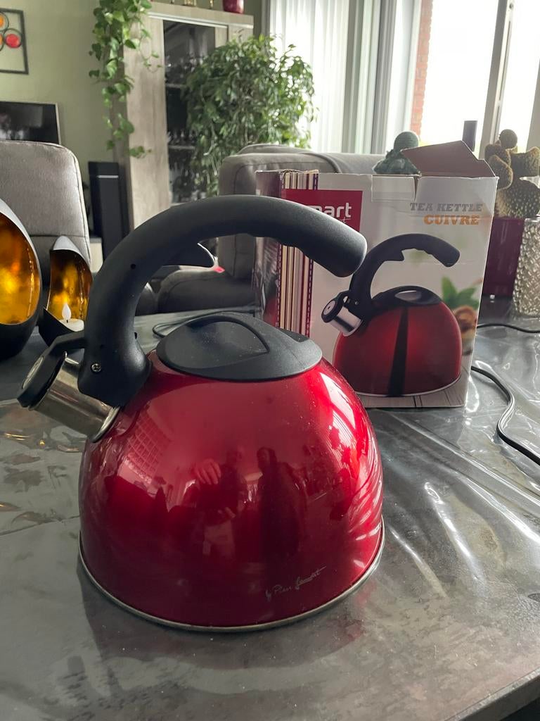 Rode Lamart fluitketel - 2,5 liter - Nieuw in doos, Huis en Inrichting, Ophalen, Zo goed als nieuw