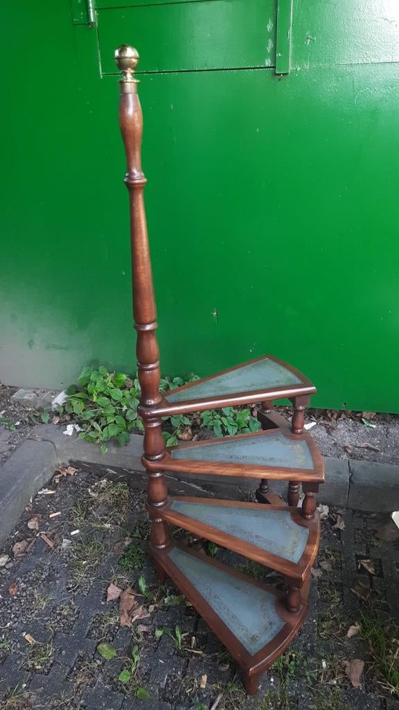 Vintage bibliotheektrap in Victoriaanse stijl, Ophalen, Minder dan 55 cm, Gebruikt, Vintage