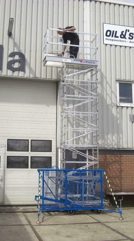 9 meter zelfopbouwende steiger, Pedal-lift PL324, Ophalen