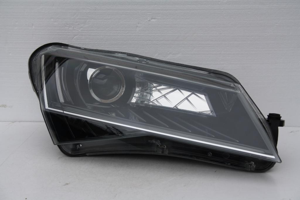 Koplamp skoda Superb Xenon LED rechts Origineel ! MOOI, Ophalen of Verzenden, Gebruikt, Skoda