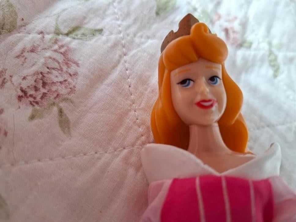 Disney popje + jurkje. Bijna GRATIS ❤️, Verzamelen, Disney, Zo goed als nieuw, Beeldje of Figuurtje, Ophalen of Verzenden