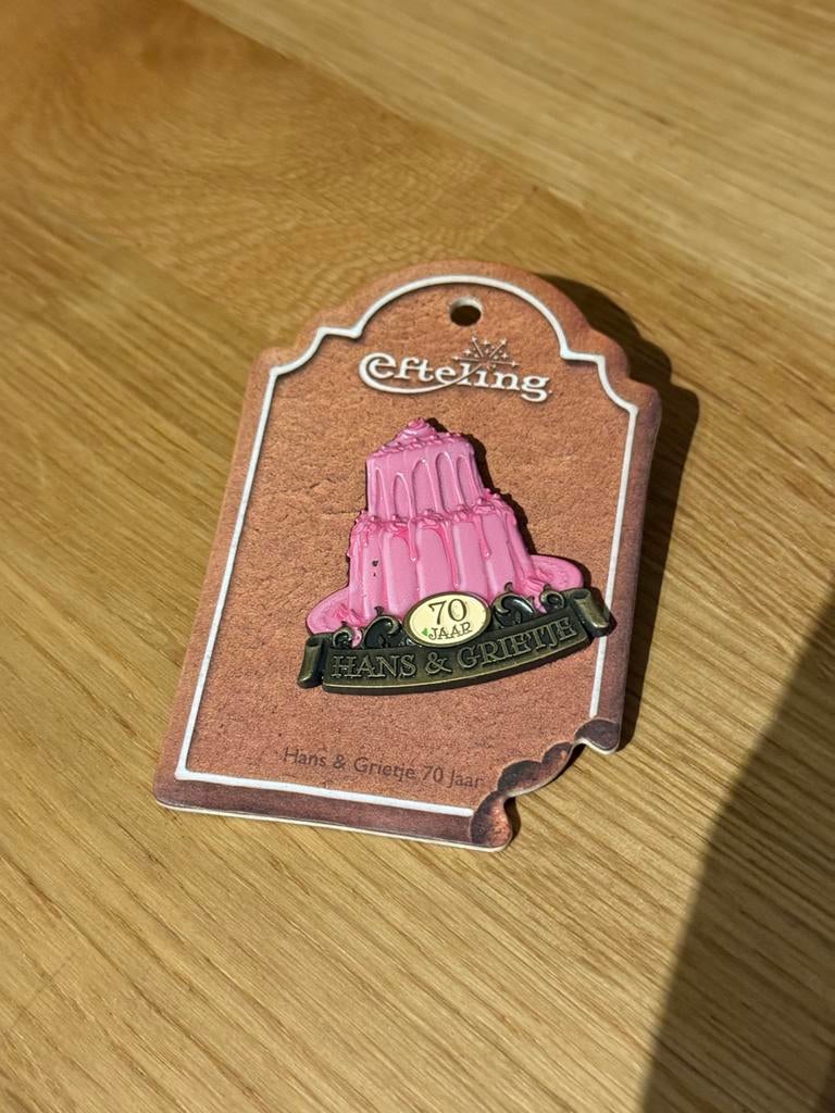 Efteling pin hans en grietje 70 jaar, Verzamelen, Efteling, Zo goed als nieuw, Button of Speldje, Ophalen of Verzenden