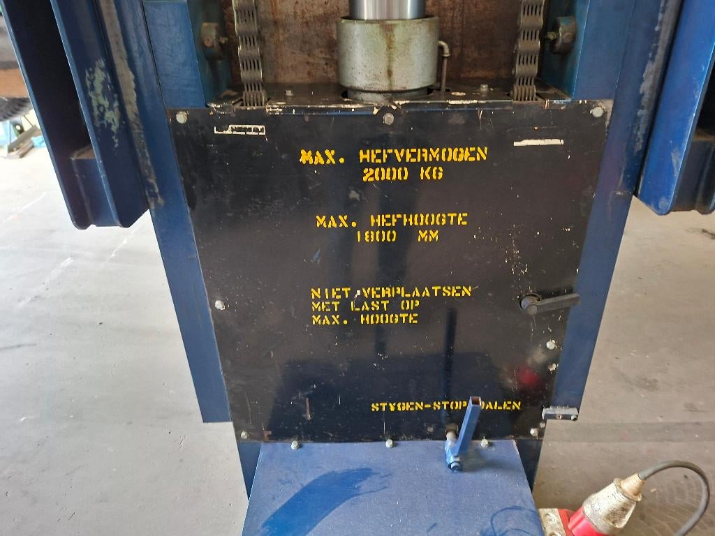 mobiele hydraulische hefbrug / heftafel hefvermogen 2000 kg, Ophalen, Gebruikt