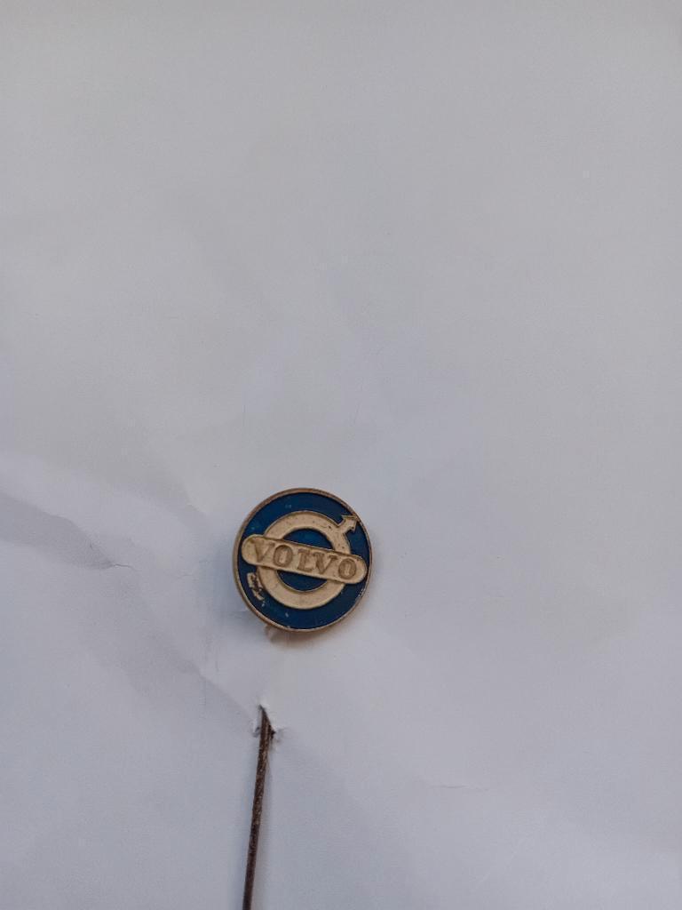Pin - VOLVO, Ophalen of Verzenden, Zo goed als nieuw, Merk, Speldje of Pin