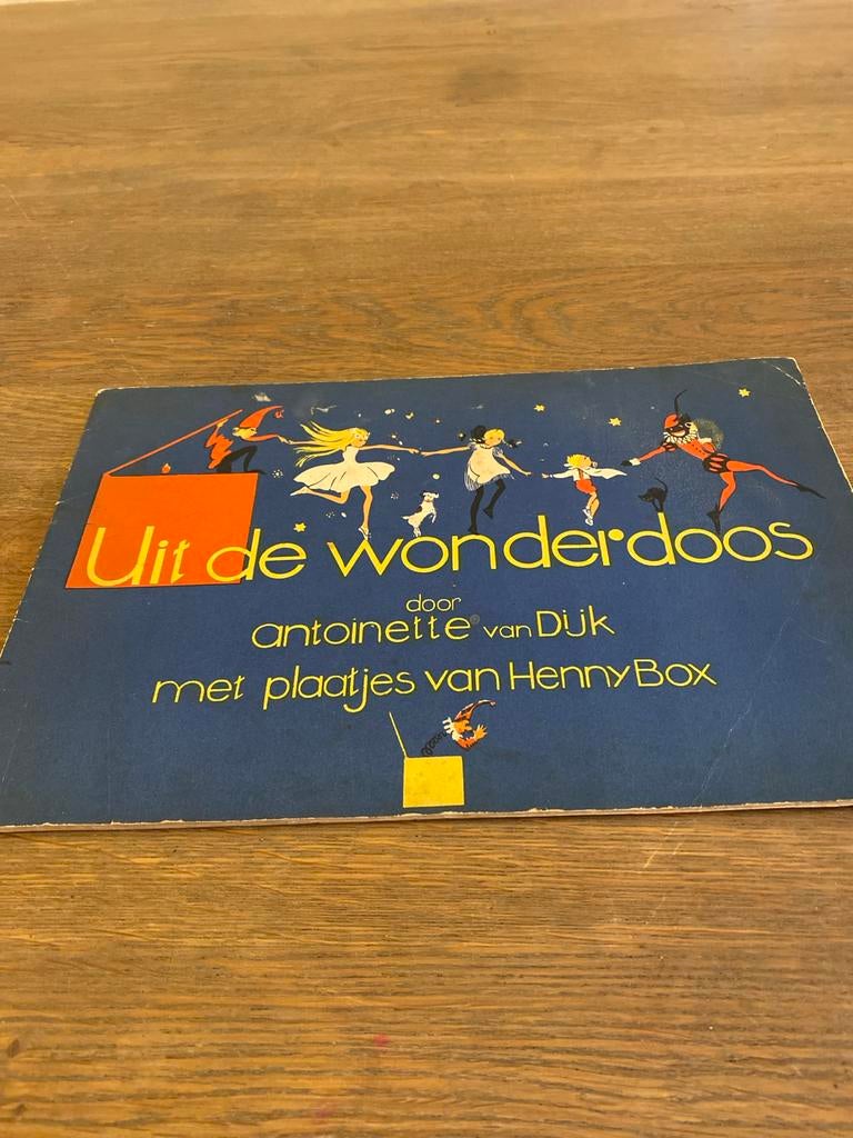 Uit de Wonderdoos - Antoinette van Dijk, Ophalen of Verzenden, Gelezen, Sprookjes