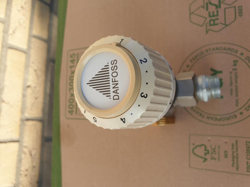 Radiator thermostaatkraan  4x links en 4x rechts, Ophalen, Gebruikt, Minder dan 60 cm, Thermostaat