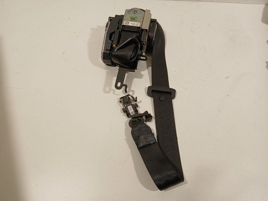 Veiligheidsgordel rechts voor Volvo S60, Auto-onderdelen, Onderdelen@venauto.nl, Van der Ven Autorecycling B.V., Gebruikt, Ettenseweg 76, 4706 PB Roosendaal, The Netherlands