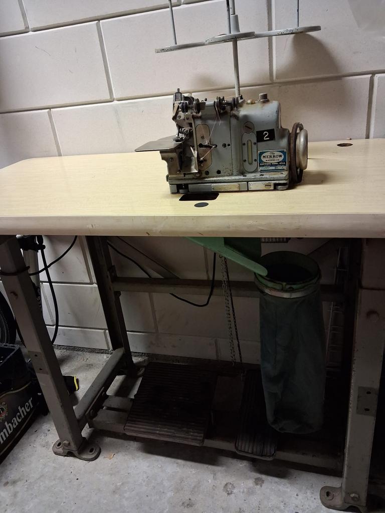 Originele fabrieks overlockmachine, Hobby en Vrije tijd, Naaimachines en Toebehoren, Overige merken, Gebruikt, Ophalen of Verzenden