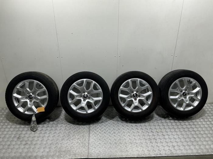 Velgen set + banden van een Jeep Renegade, 12 maanden garantie, Gebruikt, -, -