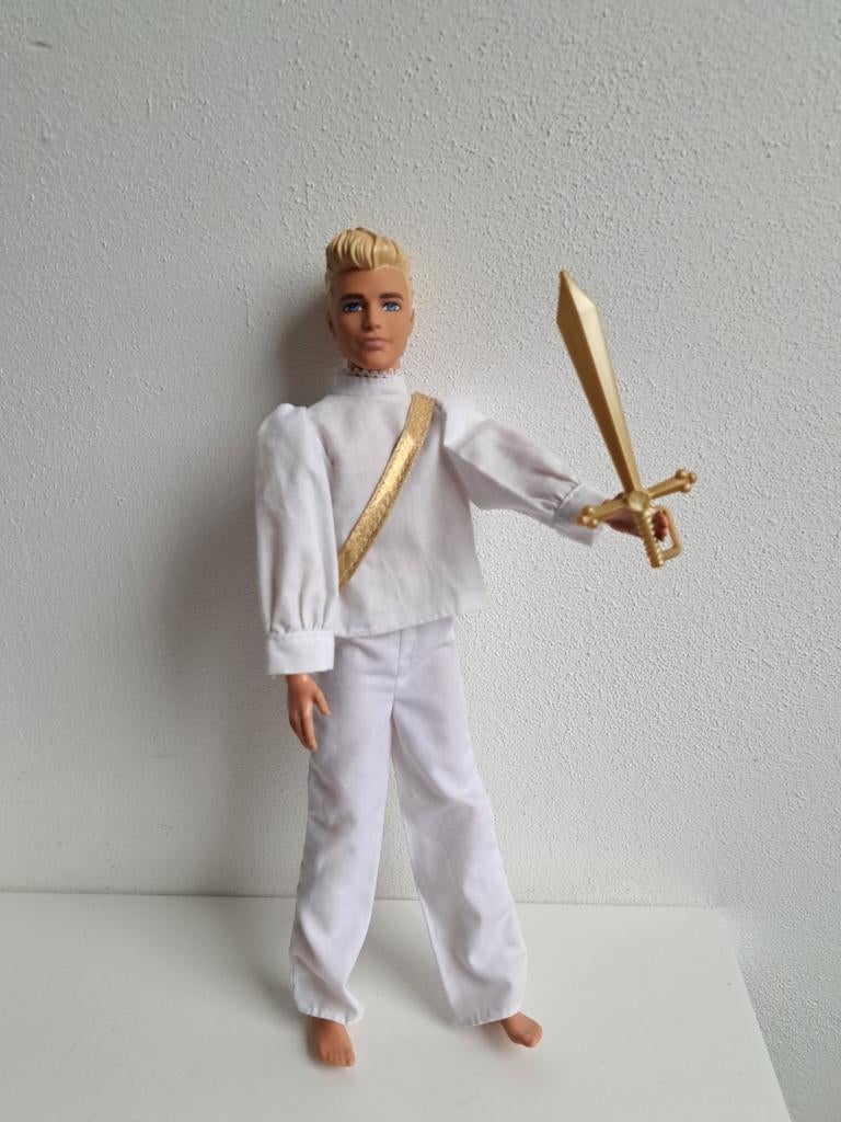 Prins charming met zwaard voor ken van barbie excl pop, Ophalen of Verzenden, Gebruikt, Pop