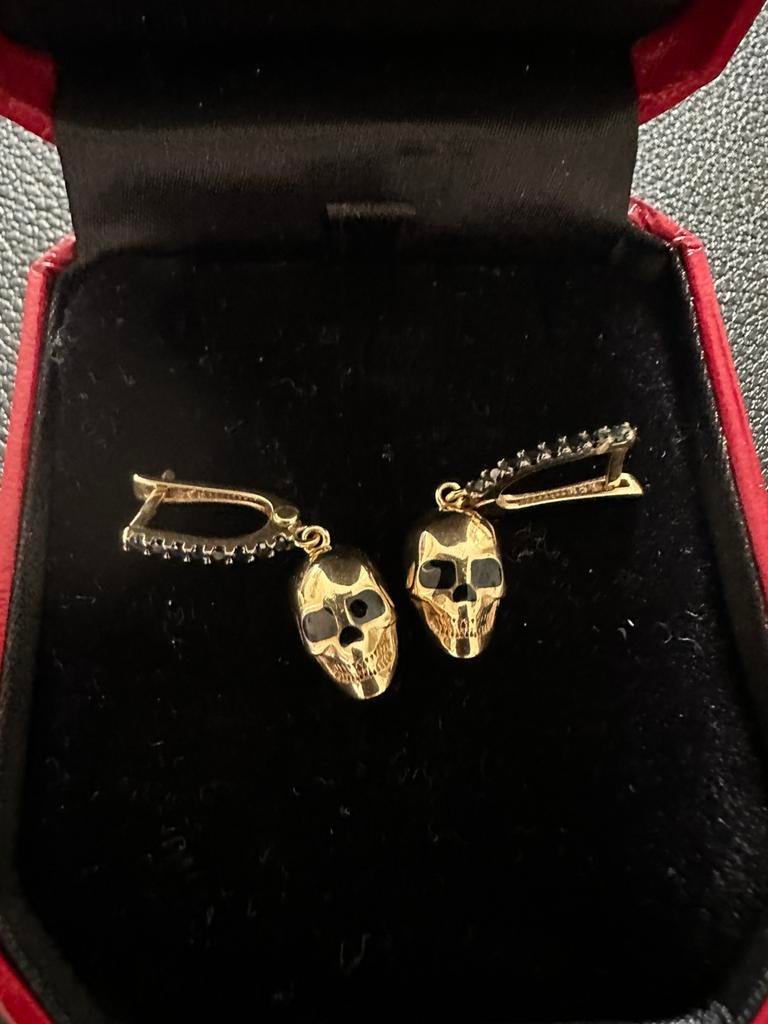 Oorbellen hangende schedel /skull met zwarte zirkonia, Sieraden, Tassen en Uiterlijk, Oorbellen, Met kristal, Hangers, Geel, Ophalen of Verzenden