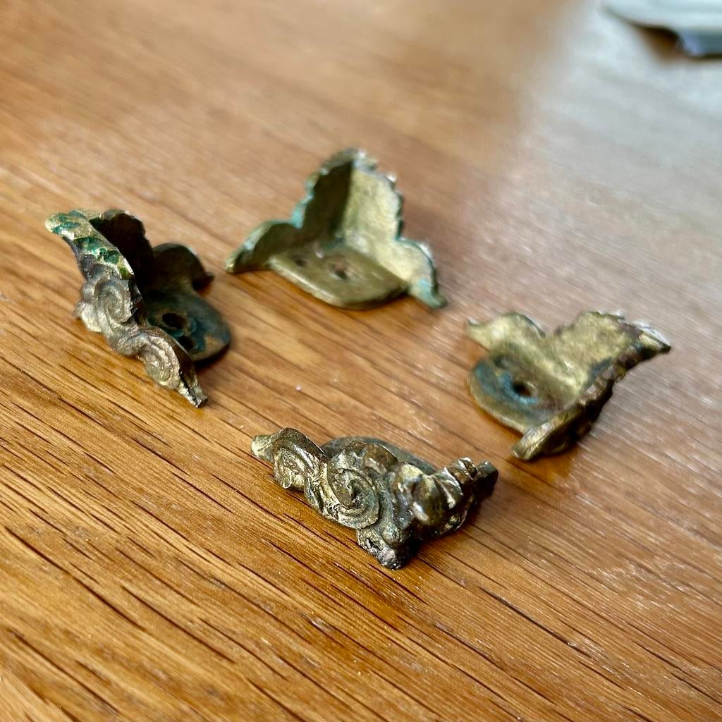 Bronzen pootjes voor een kolomklok, Ophalen of Verzenden