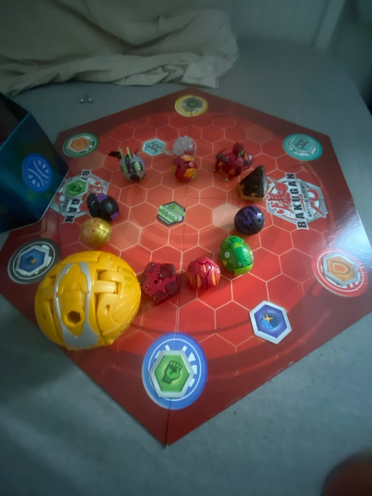 Bakugan Battle Brawlers set met speelbord en kaarten, Ophalen, Gebruikt