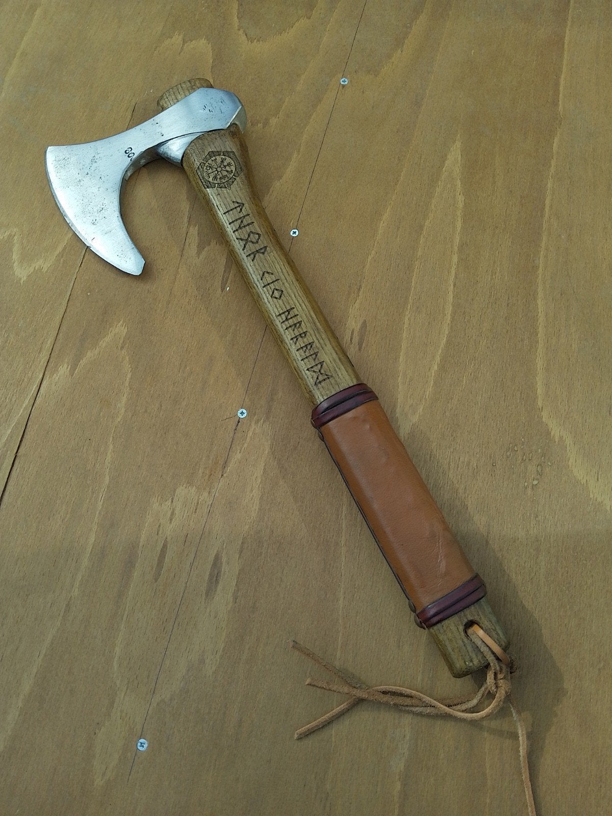 Viking Bijl met essen steel, met Runen tekens en symbolen, Ophalen of Verzenden, Gebruikt