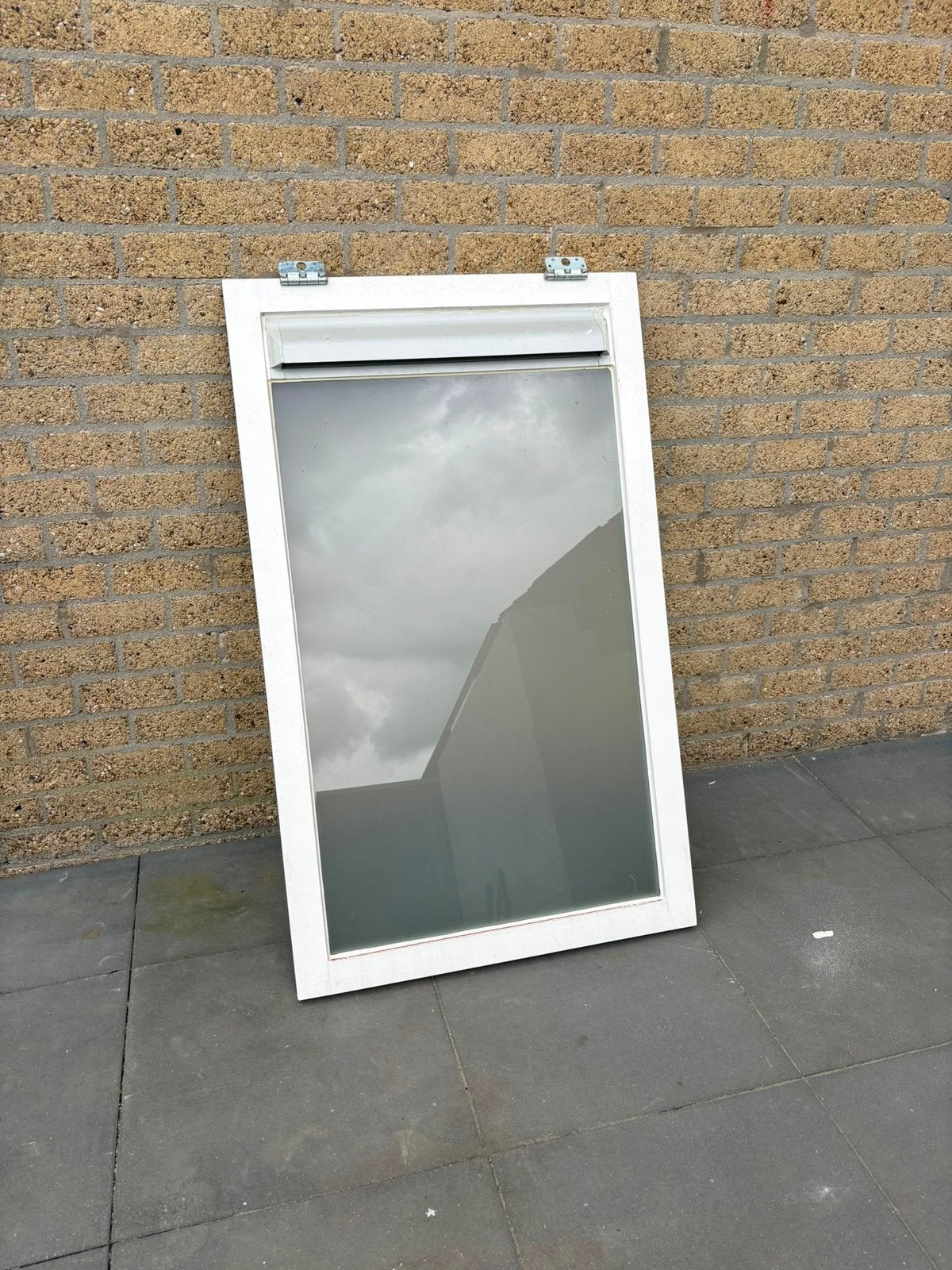 Badkamerraam met melkglas en ventilatierooster, Doe-het-zelf en Verbouw, Kozijnen en Schuifpuien, Zo goed als nieuw, Raamkozijn