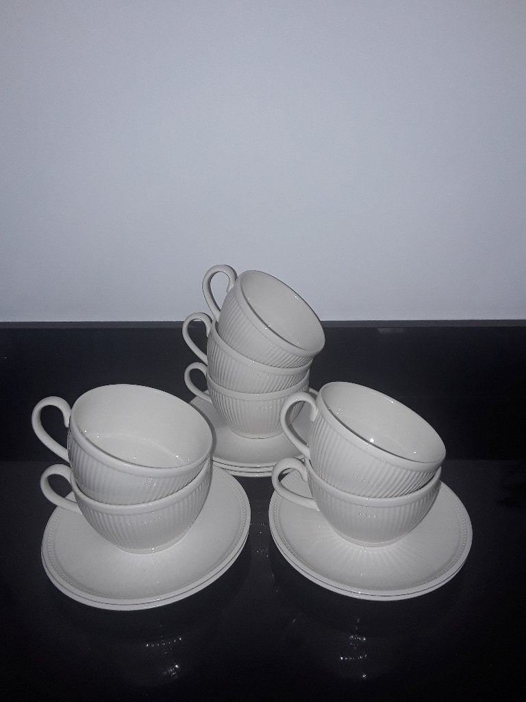 8 Wedgwood Windsor soepkommen en schotel, Verzenden