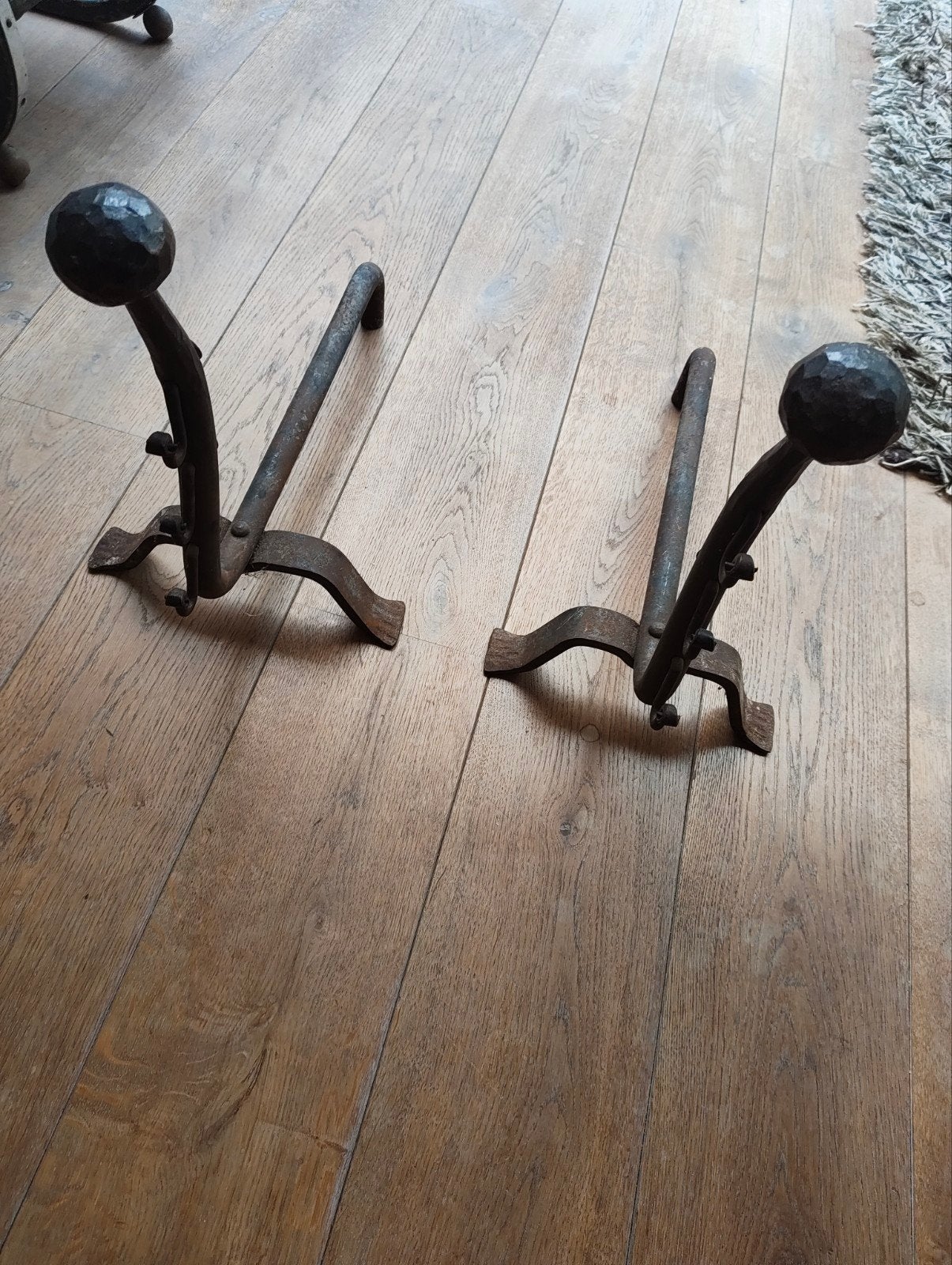 Antieke smeedijzeren haardbokken - set van 2, Ophalen of Verzenden, Gebruikt, Vrijstaande haard, Overige soorten