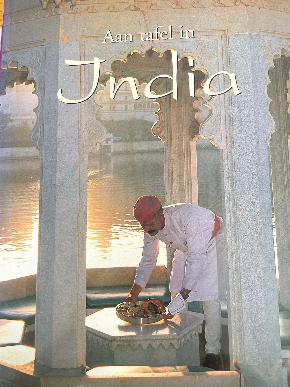 Aan tafel in India - Authentieke Indiase recepten, Azië en Oosters, Vegetarisch, Voorgerechten en Soepen, Ophalen of Verzenden
