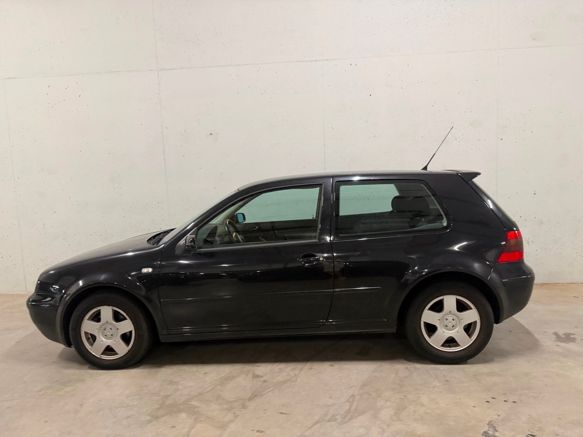 Volkswagen Golf 2.3 V5 Highline Nieuwe APK Dealer Onderhoud, Dealer onderhouden, Stof, Gebruikt, 150 pk